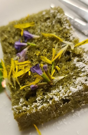 Bild zeigt einen Brennessel-Kuchen Bild zeigt einen Brennessel-Kuchen